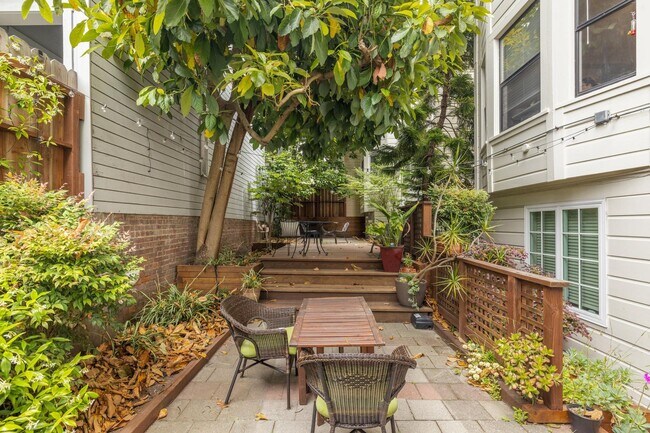 Building Photo - Pacific Heights: Updated Condo w/ Enchanti...