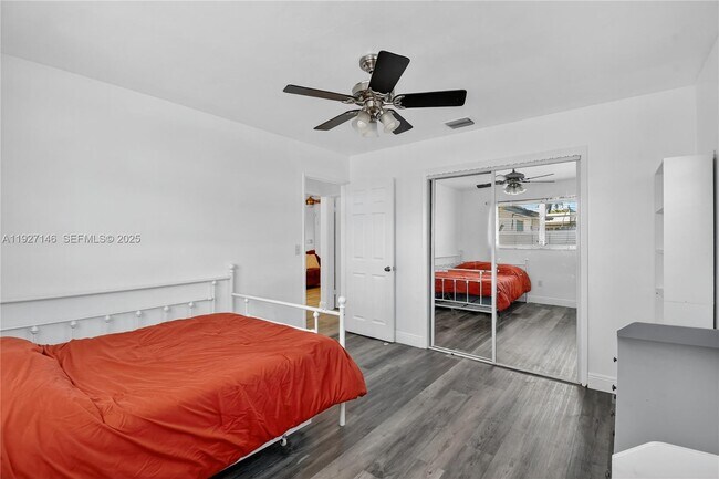 Building Photo - 554 NW 46th St