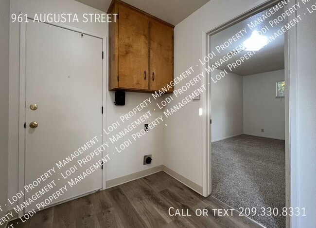 Building Photo - 961 E Augusta St