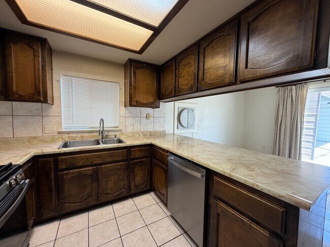 Building Photo - 3 Bedroom 2 Bathroom House with 2 Car Garage Located in Lenwood