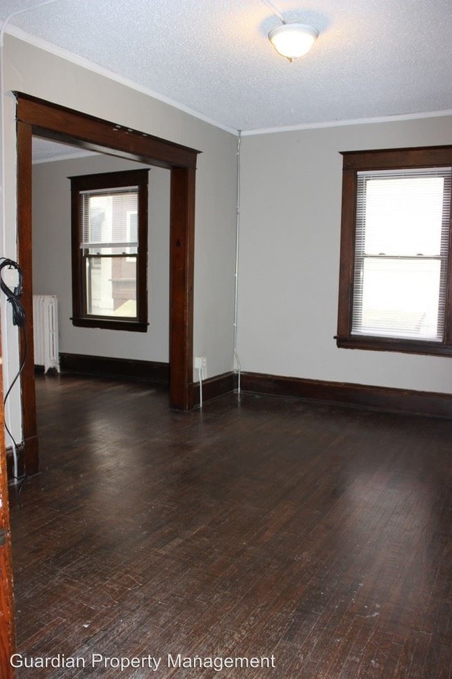 Building Photo - 1024-1026 15th Ave SE