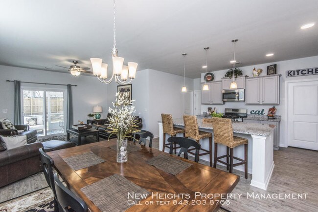 Building Photo - Gorgeous home in McKewn neighborhood!