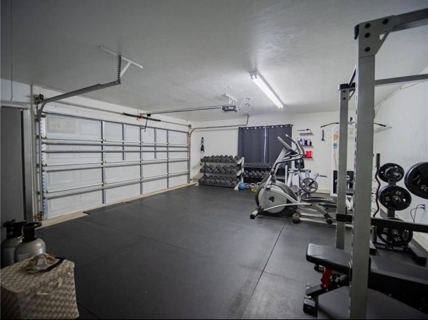 Building Photo - 720 NW Zack Dr