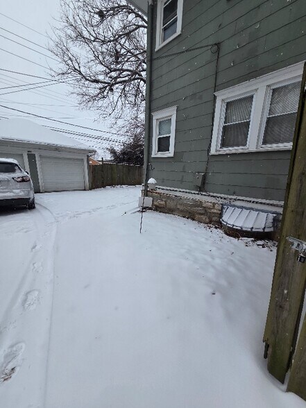 Building Photo - 5921 Harrison St