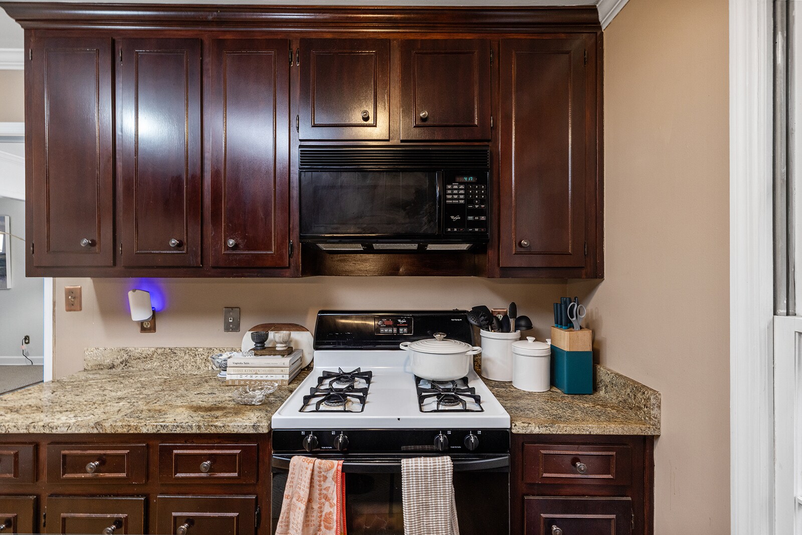 Building Photo - 104 Terrace Dr NE