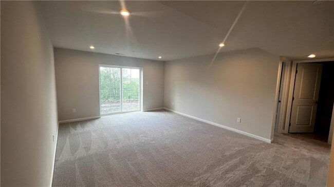 Building Photo - 445 Greenwood Dr