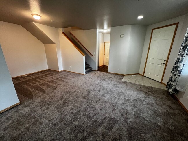 Building Photo - DuPont, end unit, 3 bedroom, 2.5 bath Townhome