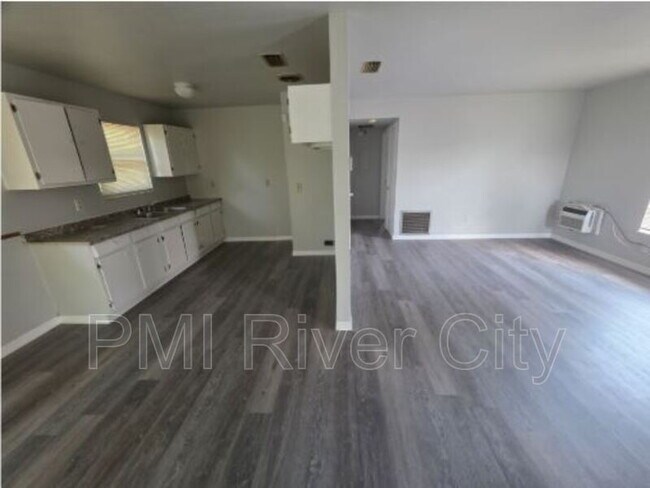 Building Photo - 8147 Bazaine Dr