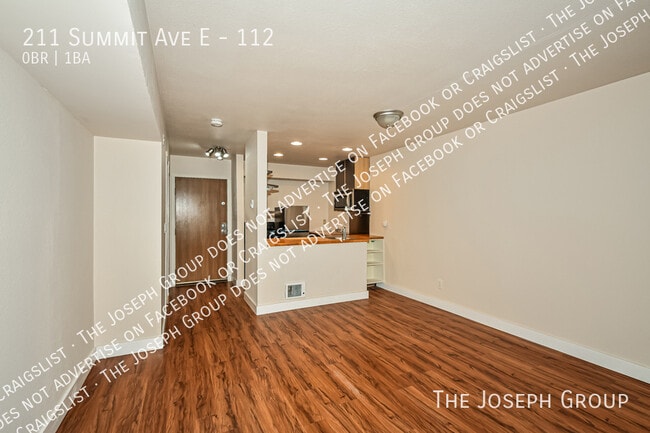 Building Photo - 211 Summit Ave E