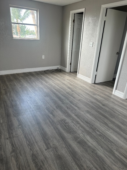 Building Photo - 1064 N Tamiami Trl