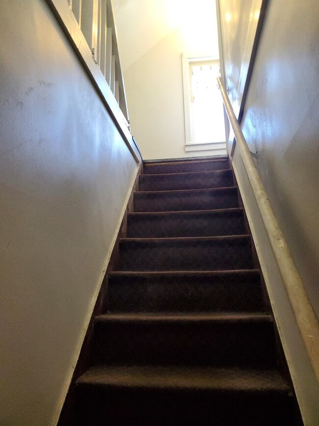 Building Photo - 220 N Prairie Ave