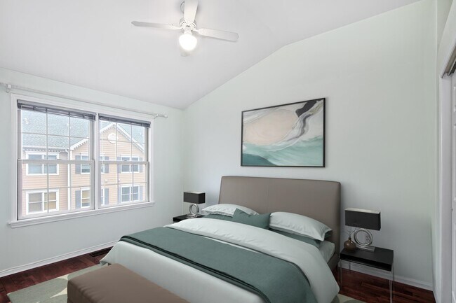 Building Photo - 326 Midland Ct