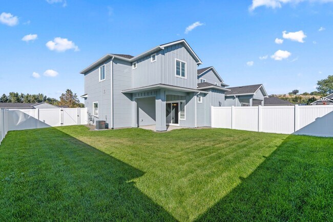 Building Photo - GORGEOUS 3bd/2.5ba Payette Duplex w/Modern construction, pristine condition, and ready for you!