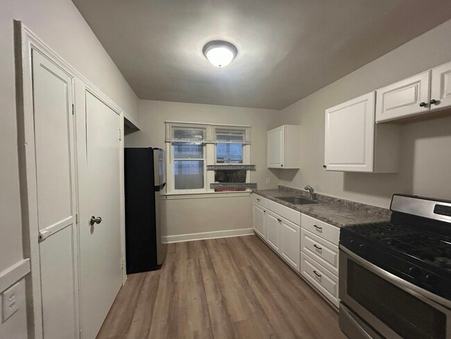Building Photo - 4401 Buckingham