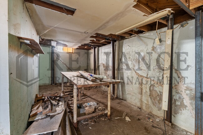 Building Photo - 2640 E Grail St