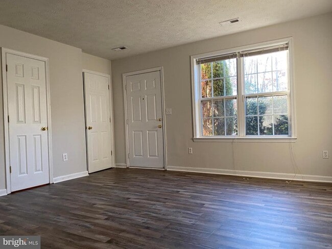 Building Photo - 9609 Coventry Creek Dr