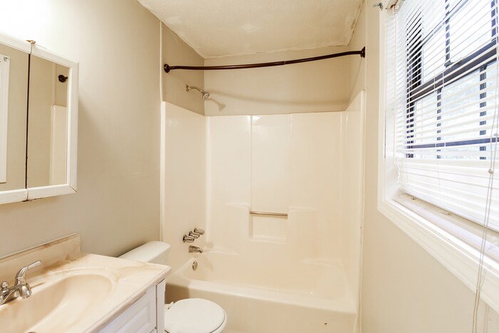 Building Photo - 5017 Dekalb Way