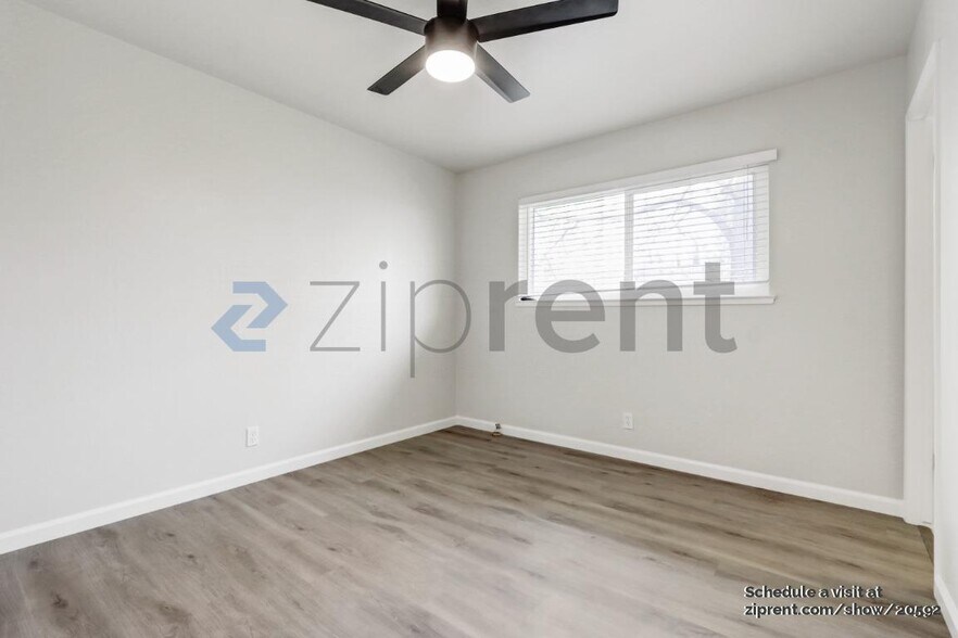 Building Photo - 9443 Acapulco Way