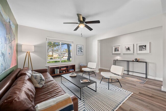 Building Photo - 2307 Whitestone Dr