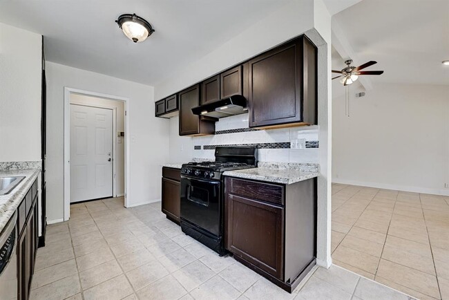 Building Photo - 509 Greenway Dr