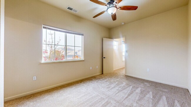 Building Photo - 2421 N Village Dr