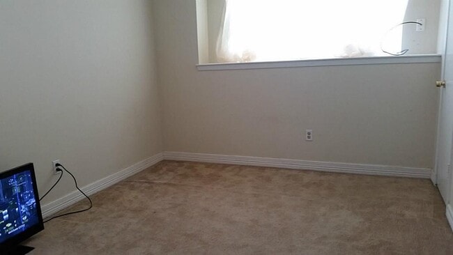 Building Photo - 5519 Mendota Ln