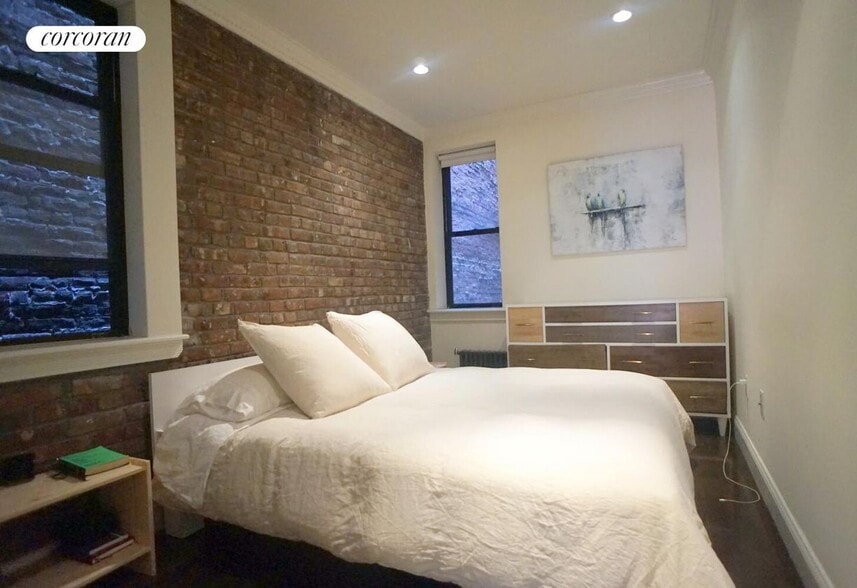 Building Photo - 254 W 15th St