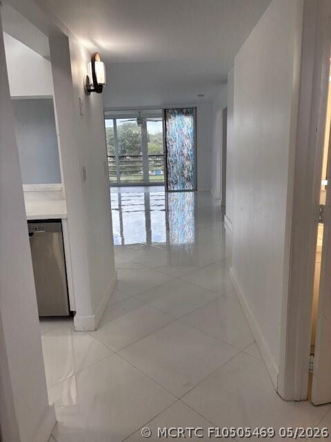Building Photo - 1811 Sabal Palm Dr