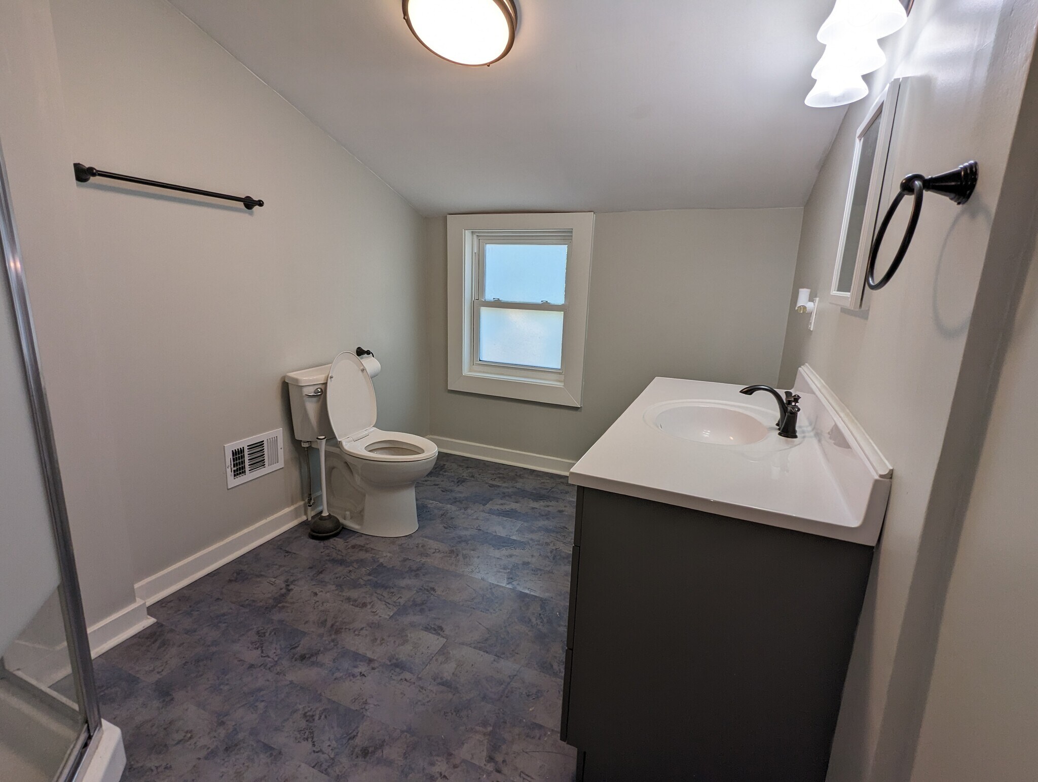 Upstairs Bath - 1231 Chestnut St