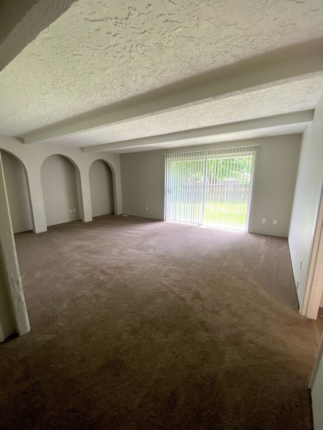 Building Photo - Spacious 4 Bedroom, 2 Bath Home with Large Yard -