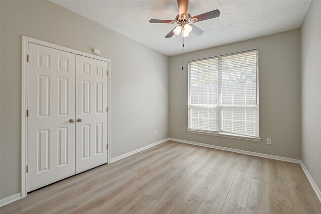 Building Photo - 717 Cedarwood Dr
