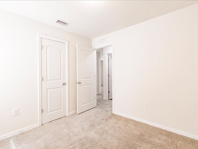 Building Photo - Your Season to Settle In – 3BR/2BA Duplex ...