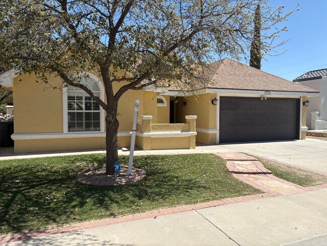 Primary Photo - Home for Rent in Horizon by the Golf Course