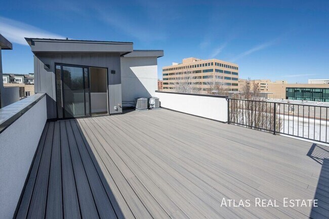 Building Photo - 830 Cherry St