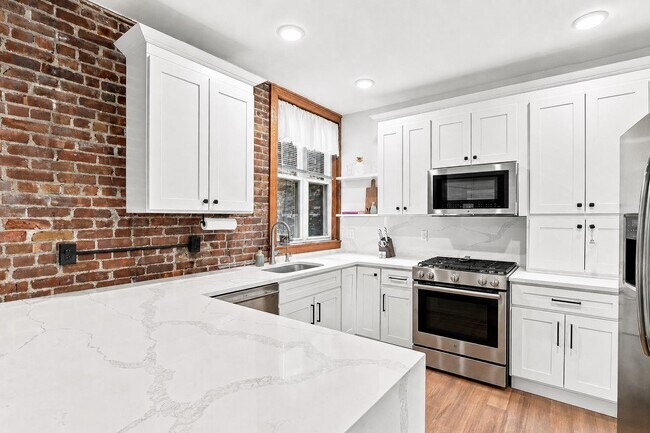 Building Photo - 708 Willow Ave