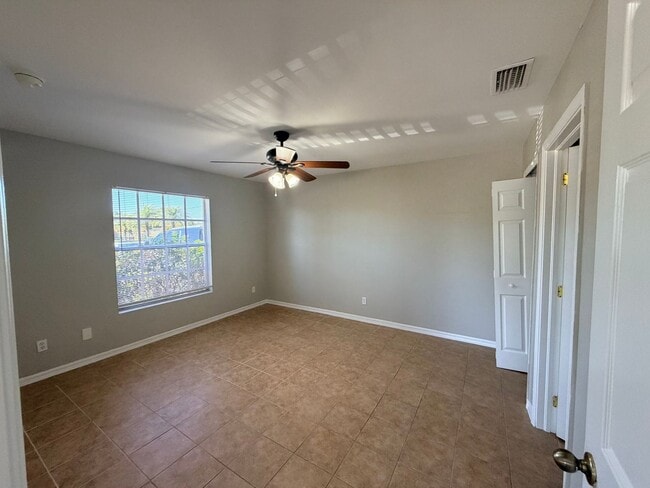 Building Photo - 3 bedrooms and 2 baths! FRESHLY RENOVATED!