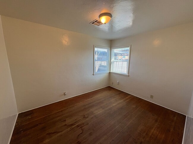 Building Photo - Cozy Home On Spacious Lot near Ballpark coming soon!