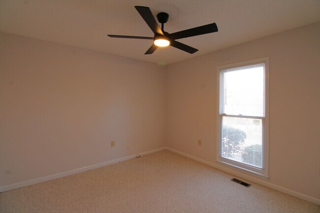 Building Photo - Awesome 3 bedroom home in a great area!