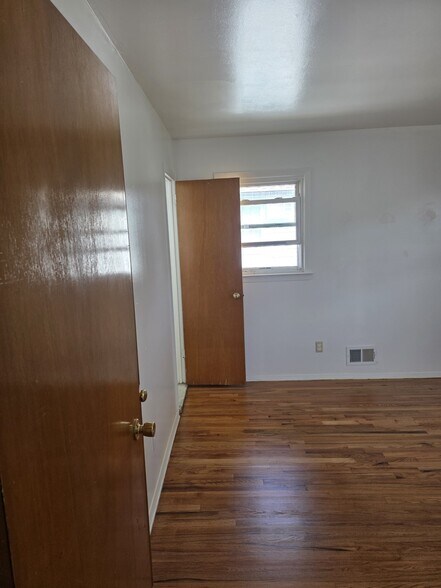 Building Photo - 1209 Commerce Ave