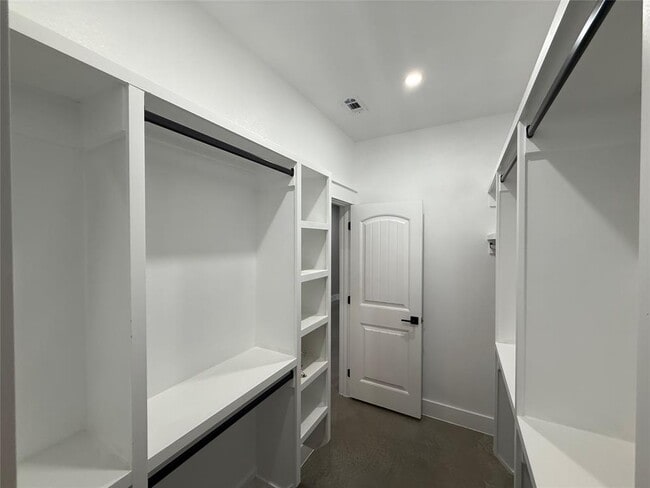 Building Photo - 201 N Vandeveer St