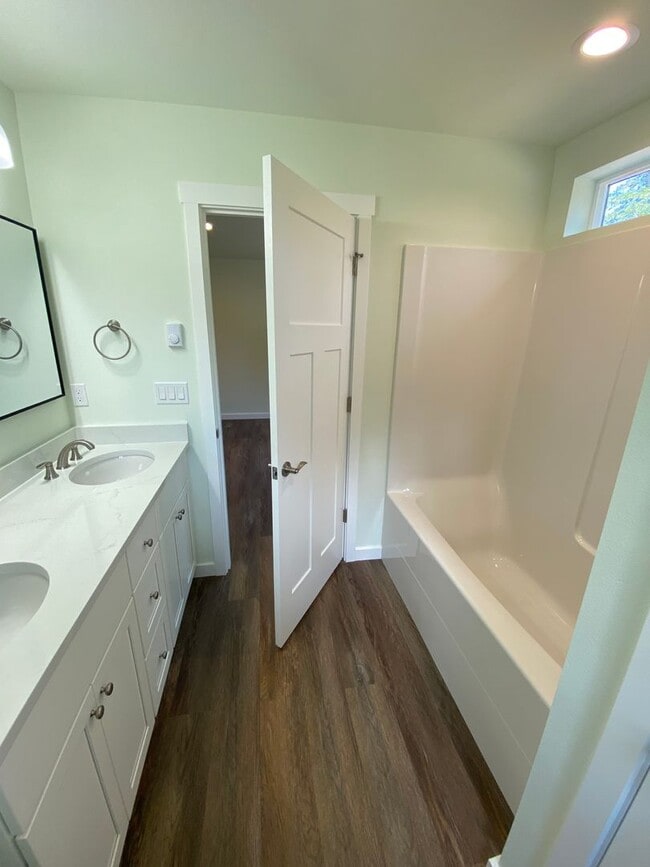 Building Photo - 3bd 2.5ba Home in Belfair on 2.5 Acres
