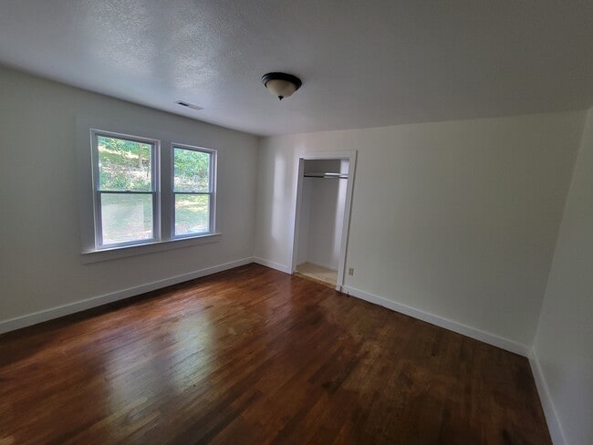 Building Photo - 317 Poplar St