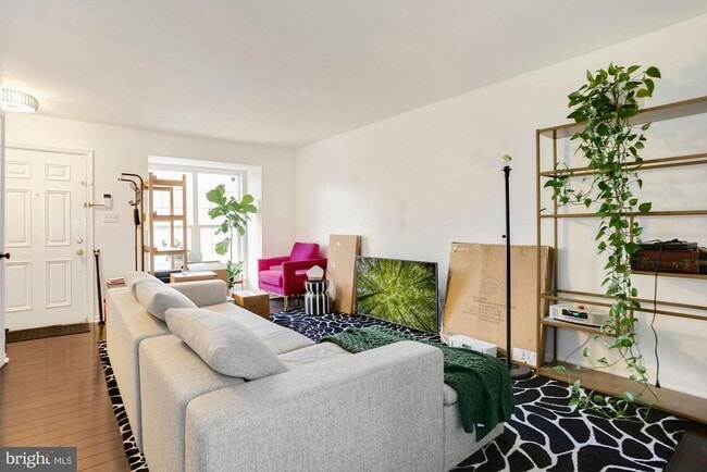 Building Photo - 8549 Towne Manor Ct