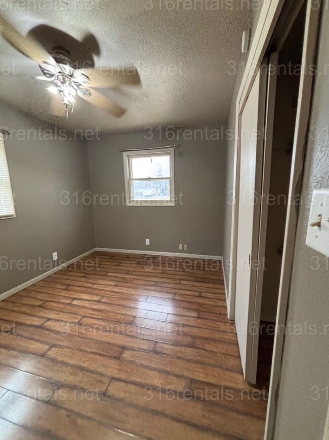 Building Photo - 3 bedroom 2 bathroom rental available NOW!
