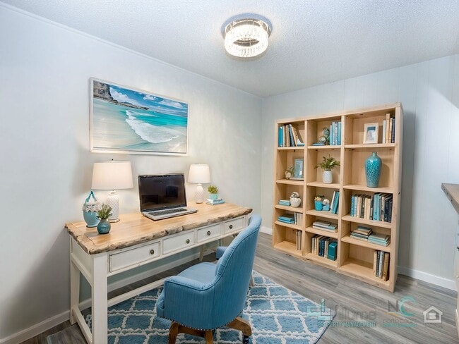 Building Photo - Charming Seaside Home.. Spacious 3 bedroom, 2 bathrooms!!!