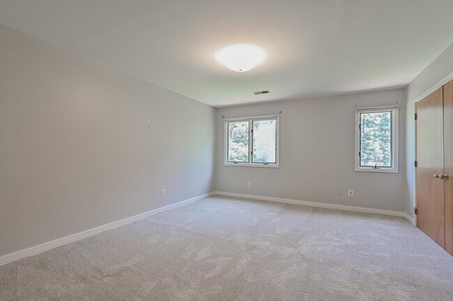 Building Photo - 445 Springvale Rd