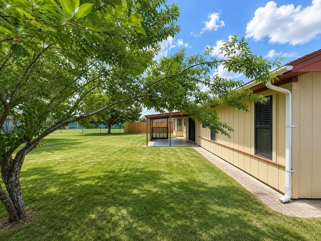 Building Photo - 603 Plantation Village Dr