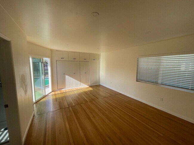 Building Photo - 5741 E 23rd St