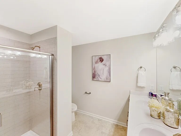 Building Photo - 3044 Duvall Dr