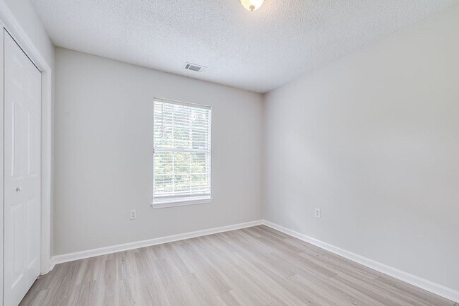 Building Photo - Spacious 3 Bedroom Home with Garage & Large Fenced Yard in Rincon